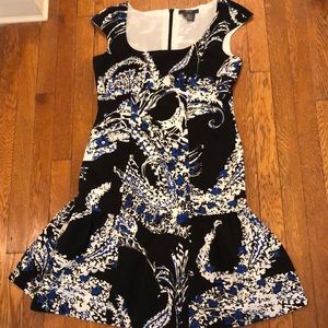Per Se Sheath dress with flounce hem. Size 8